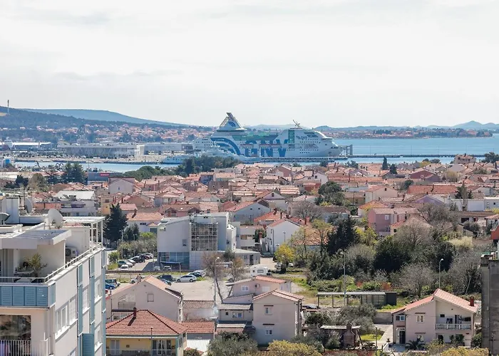 Days-panoramic City/sea View *