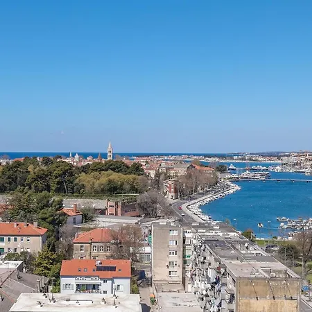 Days-panoramic City/sea View