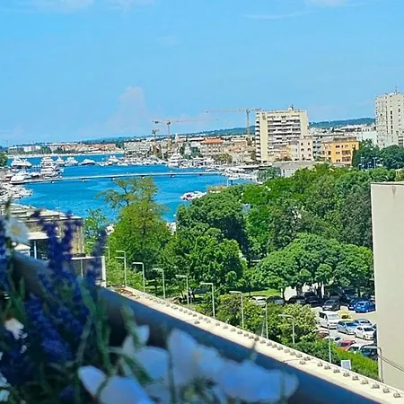 Days-panoramic City/sea View *